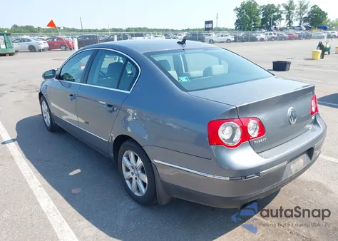 2007 Volkswagen Passat 2.0T/Wolfsburg Edition z USA, uszkodzony, nr VIN WVWAK73C67P110341